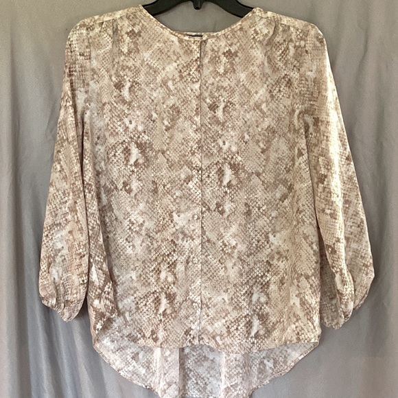 Ann Taylor Blouse Top Snakeskin Size XS - Picture 2 of 16